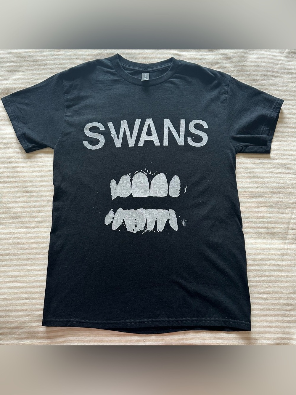 black swans filth 100% cotton heavy gildan t / size medium